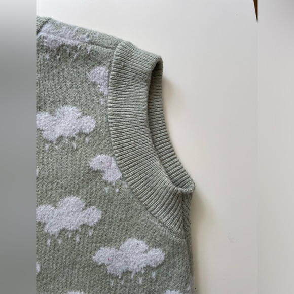 Rain Cloud Vest - Picture 7 of 10